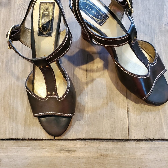 Sandals - Picture 3 of 3